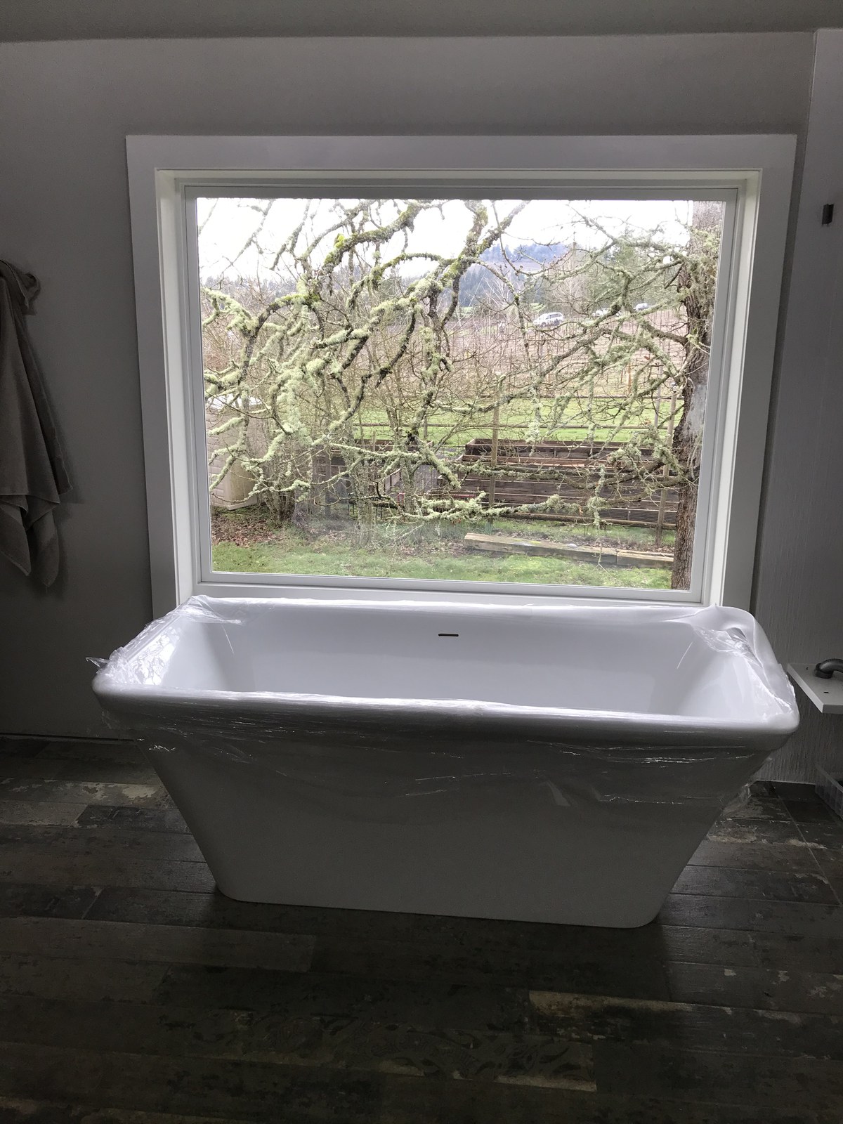 Pedestal tub remodel in Newberg